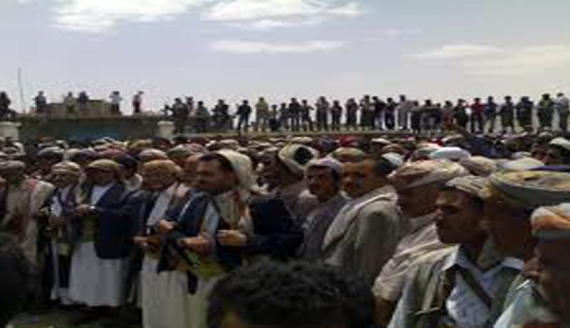 رجال قبائل يمنيين يشددون الحصانة على  مدينة عتق لإحباط محاولة اقتحامها من القاعدة