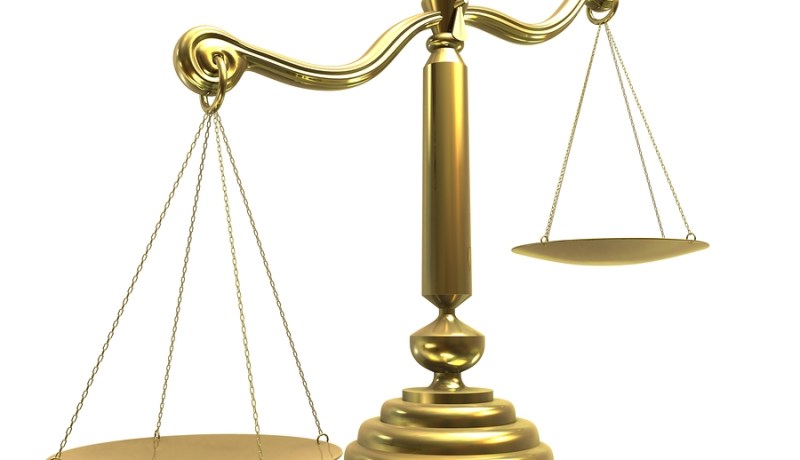 مسبوق يطعن صديقه مدرّب السّباحة بمقص في باب الزوار