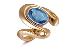 منظفة في الثمانين من عمرها تسرق حلي صاحبة المنزل لتبني “براكة”!