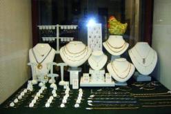 مجوهراتي يسلب مليارا ونصف من زبائنه ويلوذ بالفرار إلى فرنسا