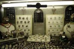 مجوهراتي يدّعي تعرض محله إلى السطو ليتحصل على التعويض في ميلة