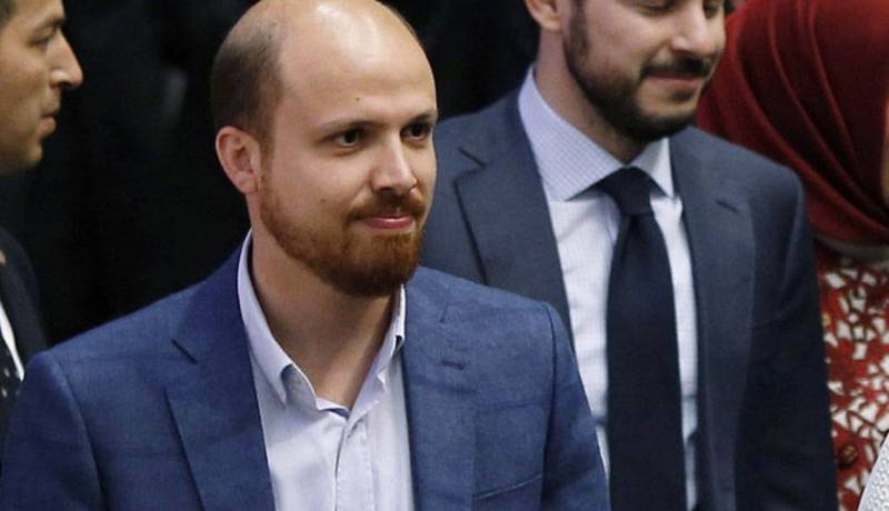 بالفيديو… ابن أردوغان يضحك أثناء تصريحات والده عقب هجوم غازي عنتاب