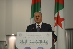 سلال..نطالب ببرلمانيين مختصين في الاقتصاد وليس في الحالة المدنية