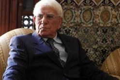 وصول جثمان الفقيد الشاذلي بن جديد إلى قصر الشعب