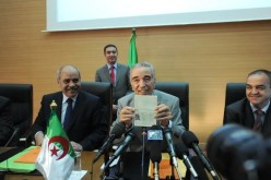 الأمين العام لوزارة الداخلية‮: ‬لن نمنع لا الخمار ولا اللحى في‮ ‬صور جواز السفر البيومتري