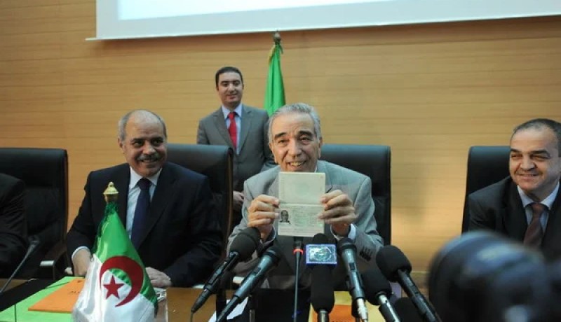 الأمين العام لوزارة الداخلية‮: ‬لن نمنع لا الخمار ولا اللحى في‮ ‬صور جواز السفر البيومتري