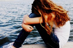 تعيسة أجني أشواك خيبتي  فمن يؤنس وحدتي