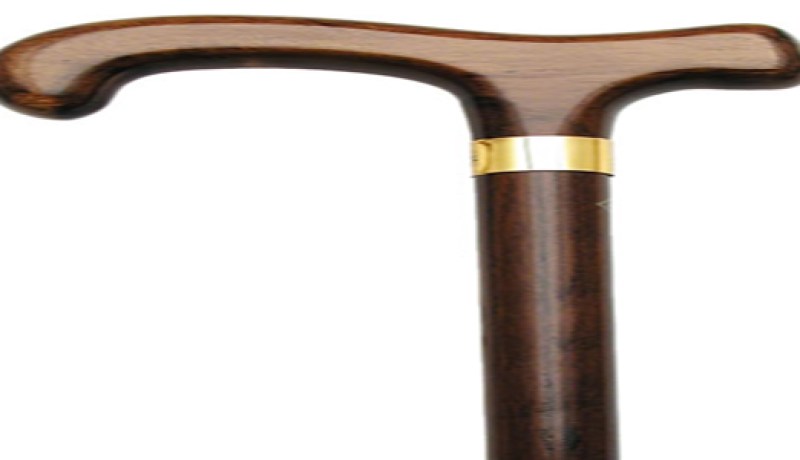 شيخ يضرب مير سطيل بعكاز في الوادي