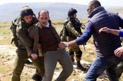 قوات الاحتلال تواصل حملة إعتداءاتها ضد الفلسطينيين العزل في الضفة الغربية