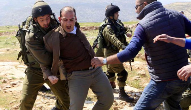 قوات الاحتلال تواصل حملة إعتداءاتها ضد الفلسطينيين العزل في الضفة الغربية