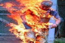 رجل مقنع يضرم النار في امرأة مسنة داخل مصعد بنيويورك