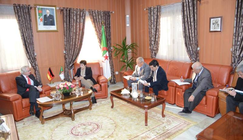 السفراء الأجانب يغازلون بن غبريت