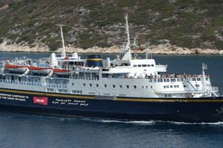 سفينة فرنسية تبحر إلى غزة وناشطون يحتجون في أثينا