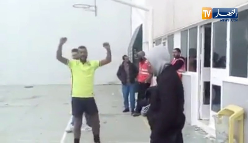 عائلة “بودربالة” تلقي النظرة الأخيرة على جثة إبنها بإسبانيا