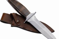 شابة توجه طعنات خنجر لأمين عام بلدية باش جراح بمقر البلدية..