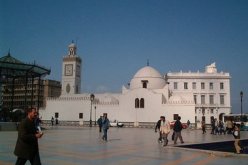 الإطاحة بشبكة أفارقة تروج‮'' ‬الهيروين‮'' ‬و‮''‬الكراك‮'' ‬ببرج الكيفان