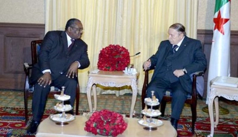 بوتفليقة يستقبل السفير الجديد لبوركينا فاسو بالجزائر