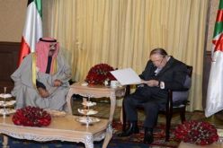 الرئيس بوتفليقة يستقبل وزير شؤون الديوان الأميري الكويتي