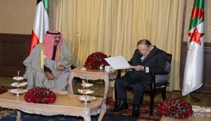 الرئيس بوتفليقة يستقبل وزير شؤون الديوان الأميري الكويتي