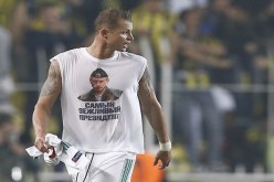 تغريم لاعب روسي لارتدائه قميصا يحمل صورة بوتين