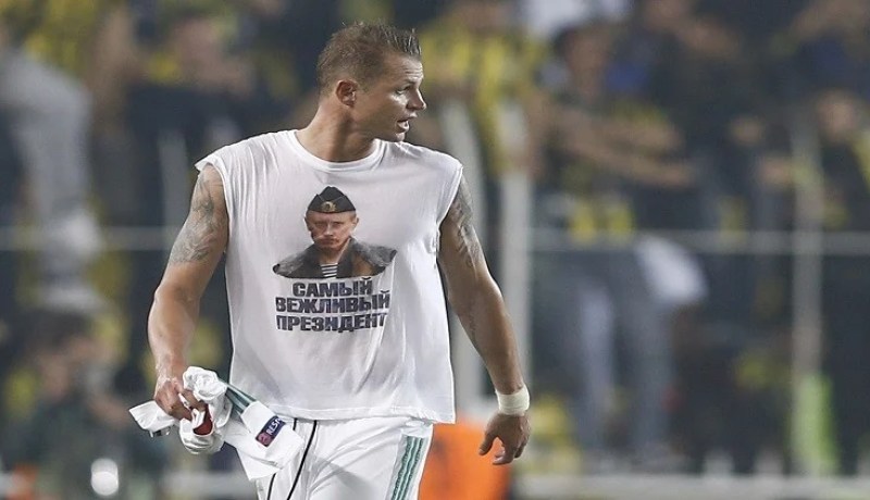 تغريم لاعب روسي لارتدائه قميصا يحمل صورة بوتين