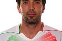 مونديال 2010: إصابة بوفون حارس مرمى المنتخب الإيطالي في ظهره