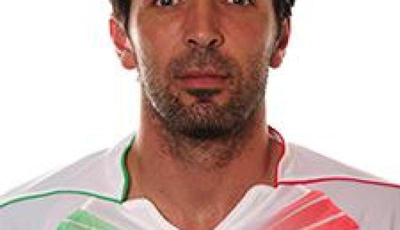 مونديال 2010: إصابة بوفون حارس مرمى المنتخب الإيطالي في ظهره