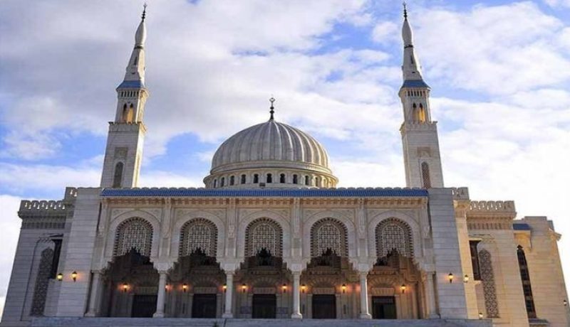 والي البويرة يأمر بفتح مساجد كانت مغلقة بسبب إجراءات الوقاية من فيروس كورونا