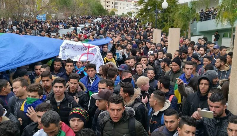 جرحى في صفوف الأمن واعتقالات في مسيرات للمطالبة بترقية اللغة الأمازيغية