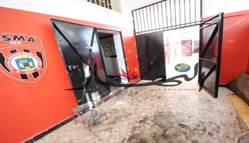 حريق بملعب بولوغين والنيران تلتهم‮ ‬الصونا‮‬