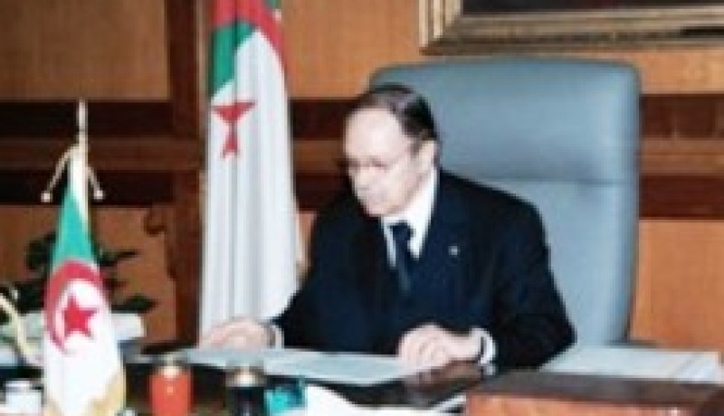 الـرئيس يعتـكف..