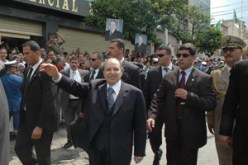 بوتفليقة: الحديث عن 2009 مزايدات غير مجدية