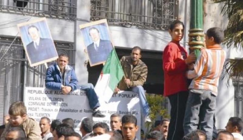 الرئيس  والعلم غائبان في الحدود