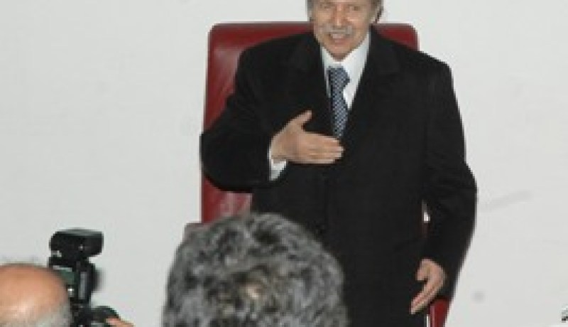 بوتفليقة يدشن حملته من البليدة في يوم الشهيد