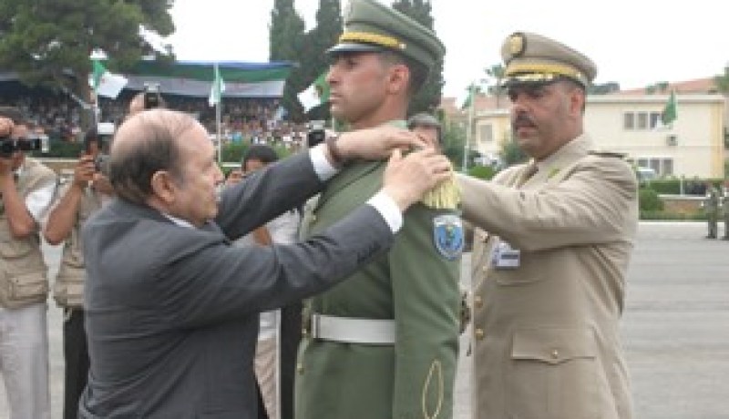 وزارة الدفاع تمنح وسام الشرف للأجانب