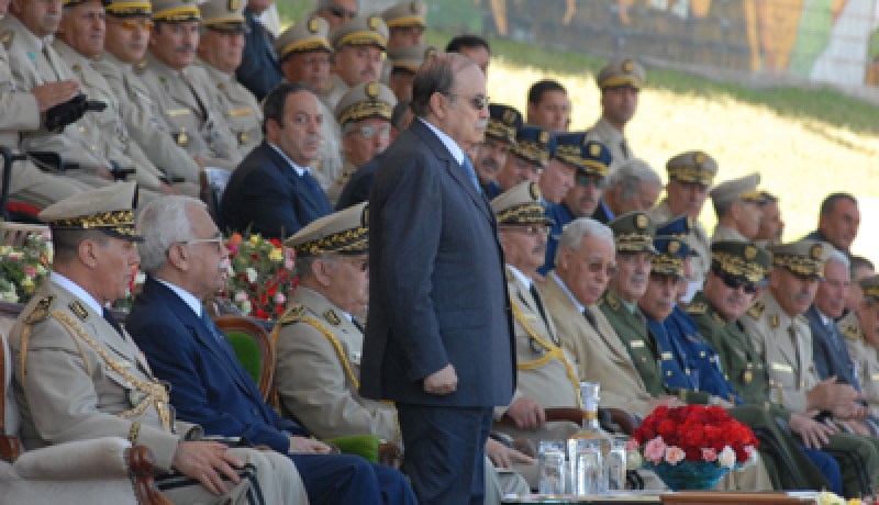 الجيـــــــش.. يـــــــدعم سيـــــــاسة الرئيــــــس