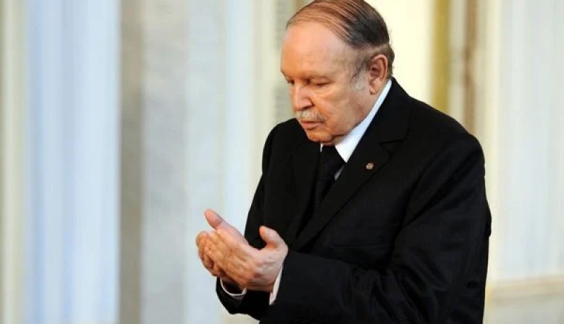 بوتفليقة يعزي أسرة كريم بلقاسم في وفاة زوجته قمار محجوبة