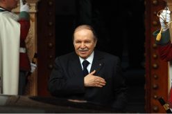 هولاند يُثني على رسالة بوتفليقة ويدافع عن مسلمي فرنسا