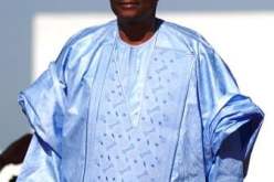 الرئيس المالي يقلد  السفير غريب وسام  قائد النظام الوطني في مالي