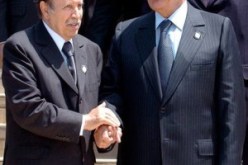 بوتفليقة يهنئ مبارك..