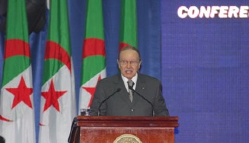 بوتفليقة يضاعف اليوم منحة طلبة الجامعات ومراكز التكوين