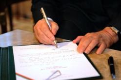 الرئيس بوتفليقة يوقع على قانون المالية لسنة 2010