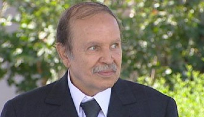 الرئيس بوتفليقة يجدد لنظيره السينغالي حرصه على توثيق علاقات الاخوة بين البلدين
