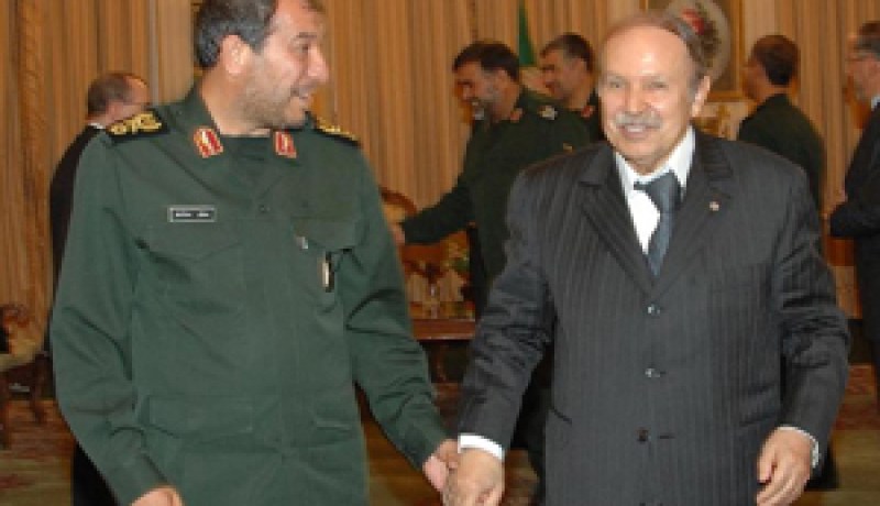 خامينائي وجيشه مع العهدة الثالثة