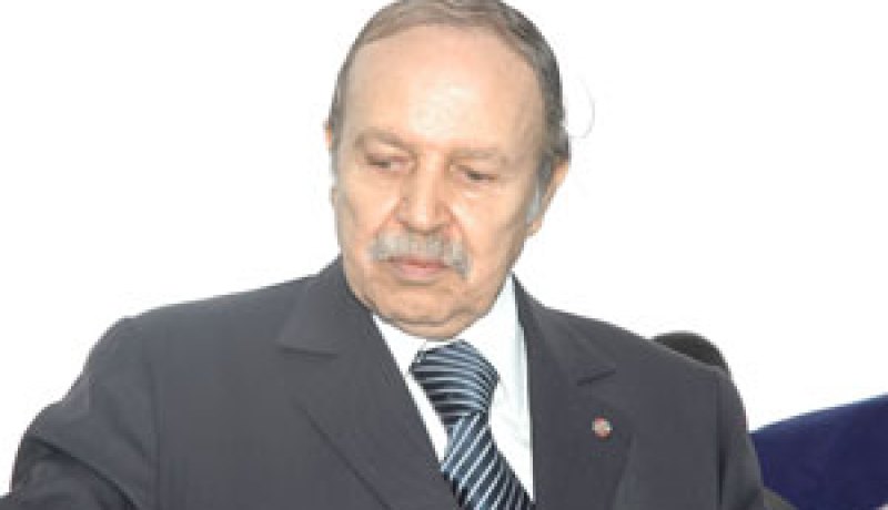 الرئيس بوتفليقة يجدد عزمه على العمل على تمتين علاقات الصداقة و التعاون القائمة بين الجزائر واليونان
