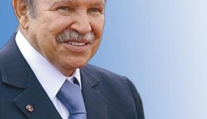الرئيس بوتفليقة طالب بتسهيل الظروف للأنصار وتعزيز الدبلوماسيين في أنغولا