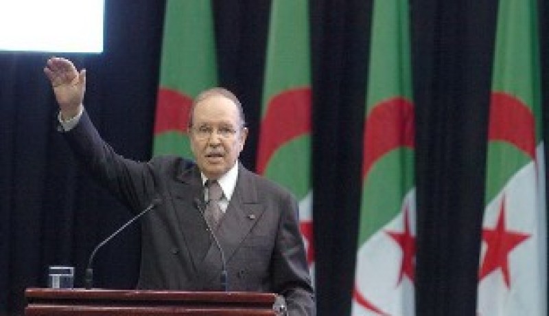 الرئيس بوتفليقة يؤكد على ضرورة ايلاء الاصلاحات السياسية نصيبها من الاهتمام