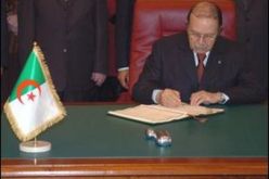 بوتفليقة يوقع على قانون المالية لسنة 2013