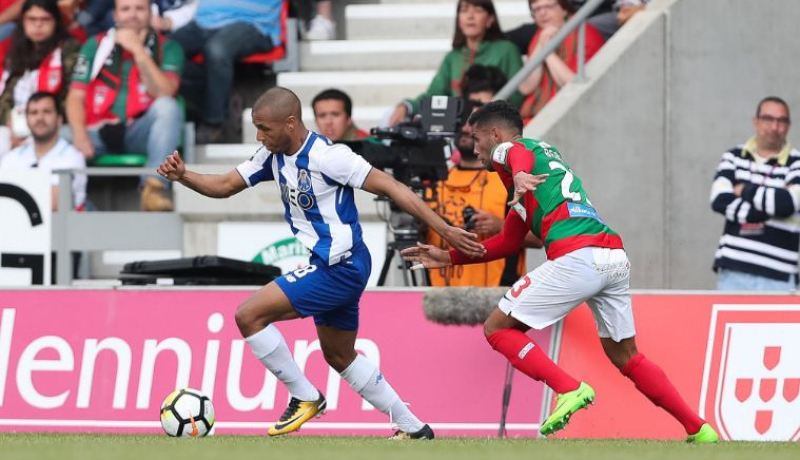 براهيمي يقود بورتو للفوز والإقتراب من التتويج بالبطولة