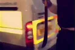 بالصور.. مجهول يهاجم متسوقين بسكين في بريطانيا